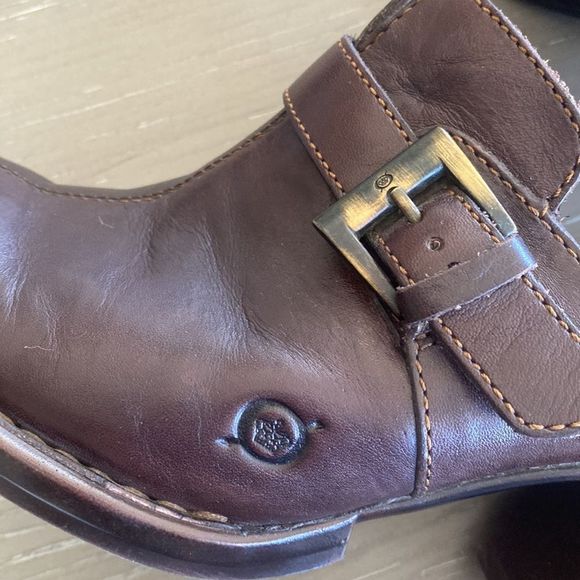 Born Women’s Brown Leather Slip On High  Block Heel Clogs Mules Size 8 - Picture 11 of 12